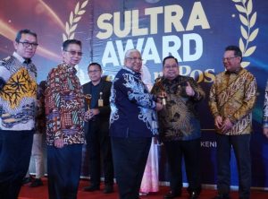 Anton Timbang Didaulat Jadi Tokoh Inovatif di Sultra Award 2022