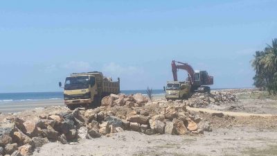 Pemda Konut Terus Komitmen Tangani Masalah Abrasi Pantai di Kec. Sawa