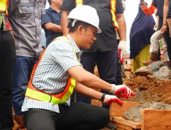 Janji PT.Daka Terwujud, Bupati Konut Akhirnya Letakkan Batu Pertama Pembangunan Gedung Baru SDN 3 Laskep