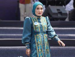 Gunakan Kain Tenun Konasara, BKMT Konut Tampil Elegan di Fashion Show Festival HUT ke-62 Sultra