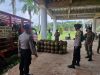 POLSEK ASERA LAKUKAN PENGAMANAN PENYALURAN LPG 3 KG, WARGA PADATI GEDUNG LAIKA KONASARA