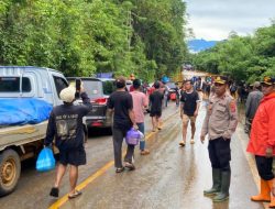 Wakapolres Konut Pantau Banjir Yang Merendam Sejumlah Titik di Poros Trans Sulawesi