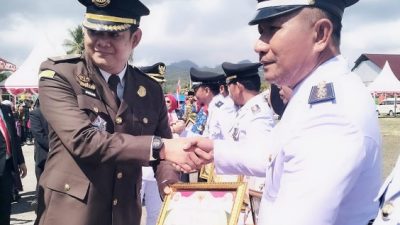 Kades Tapunopaka Raih Penghargaan Pengelolaan BUMDes Terbaik Se-Konawe Utara Jadi Kado Istimewa HUT RI Ke-81